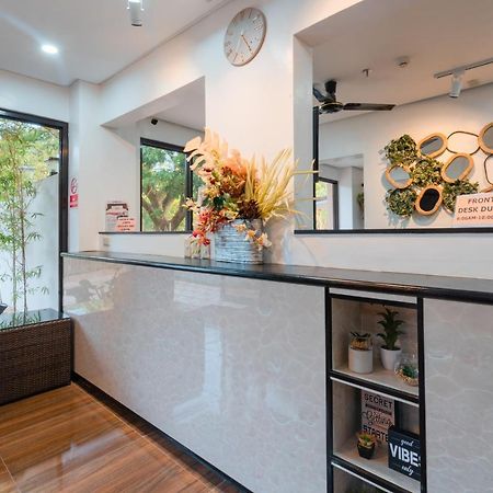 Island Wanderers Inn Coron Bagian luar foto
