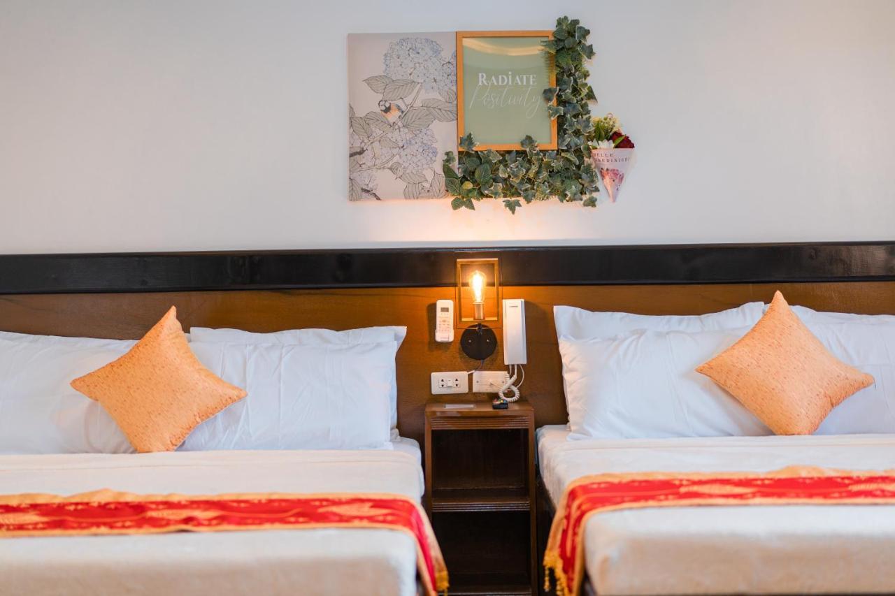 Island Wanderers Inn Coron Bagian luar foto